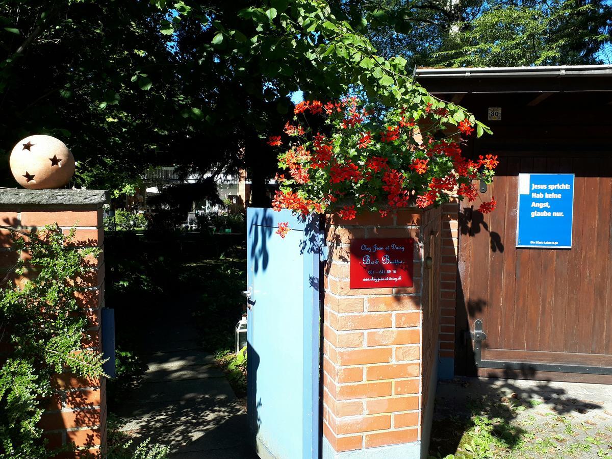 לינה וארוחת בוקר Riehen Chez Jean Et Daisy מראה חיצוני תמונה
